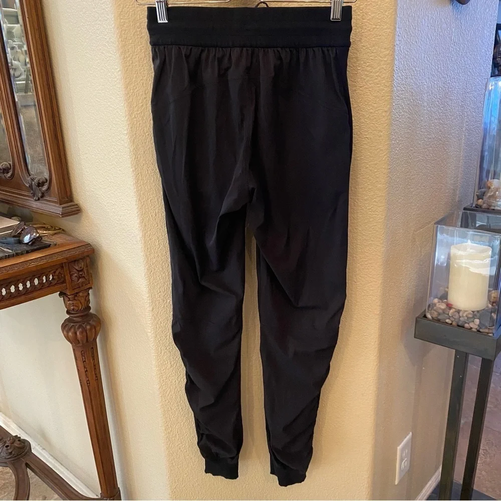LULULEMON Women Black Athletic Pants Size 4